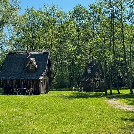Les Lodges Du Lac Saint-Alban-de-Montbel Exterior photo