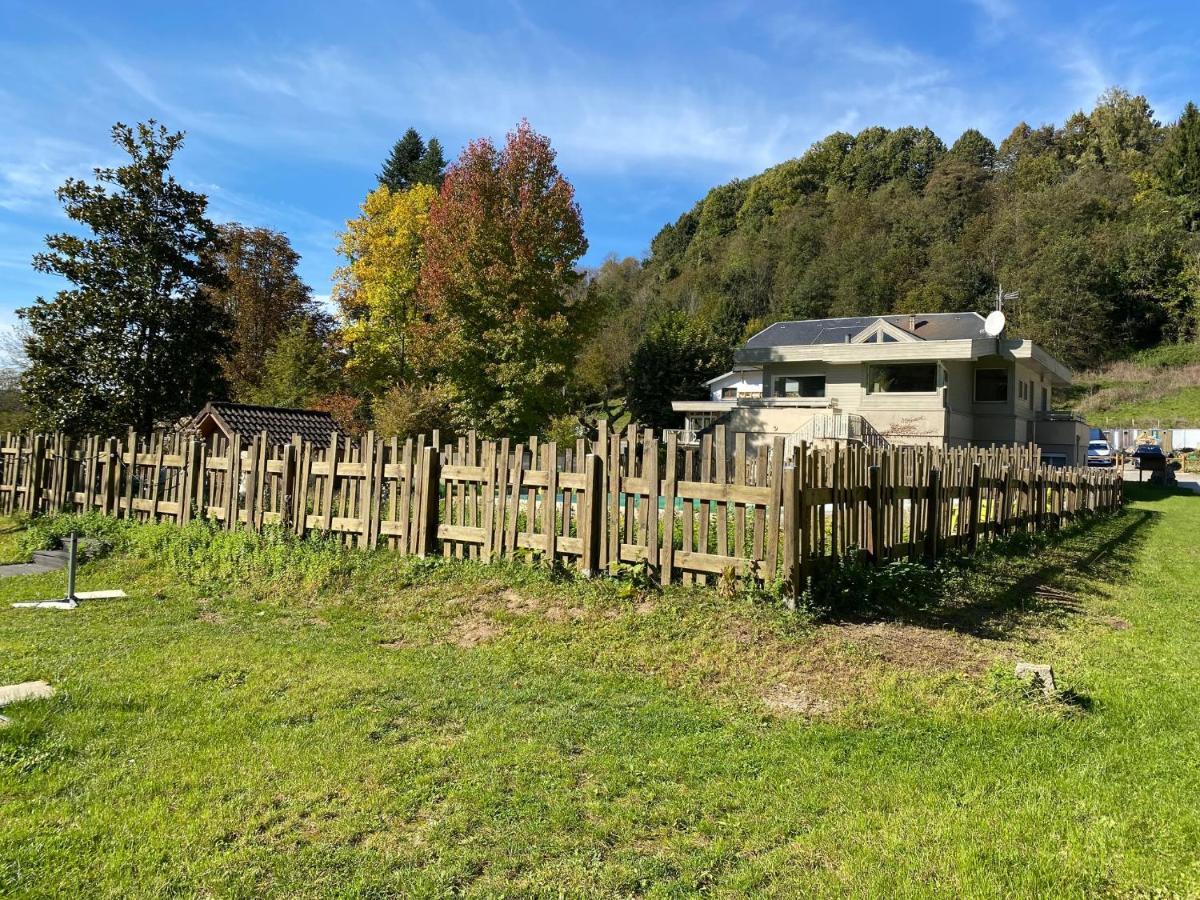 Les Lodges Du Lac Saint-Alban-de-Montbel Exterior photo