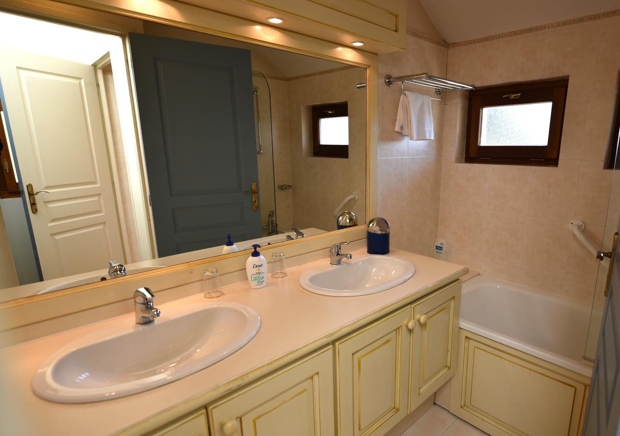 Les Lodges Du Lac Saint-Alban-de-Montbel Room photo