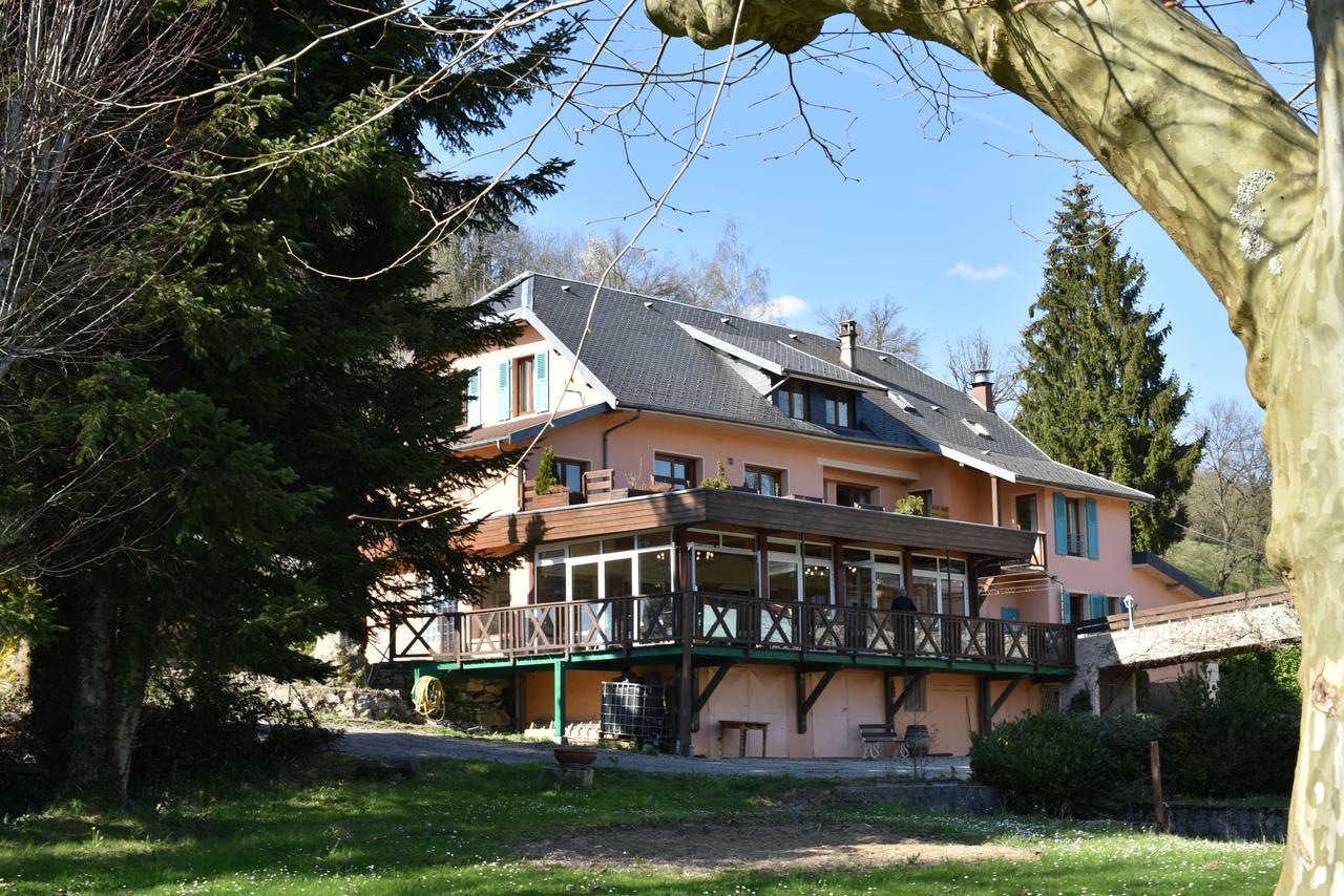 Les Lodges Du Lac Saint-Alban-de-Montbel Exterior photo