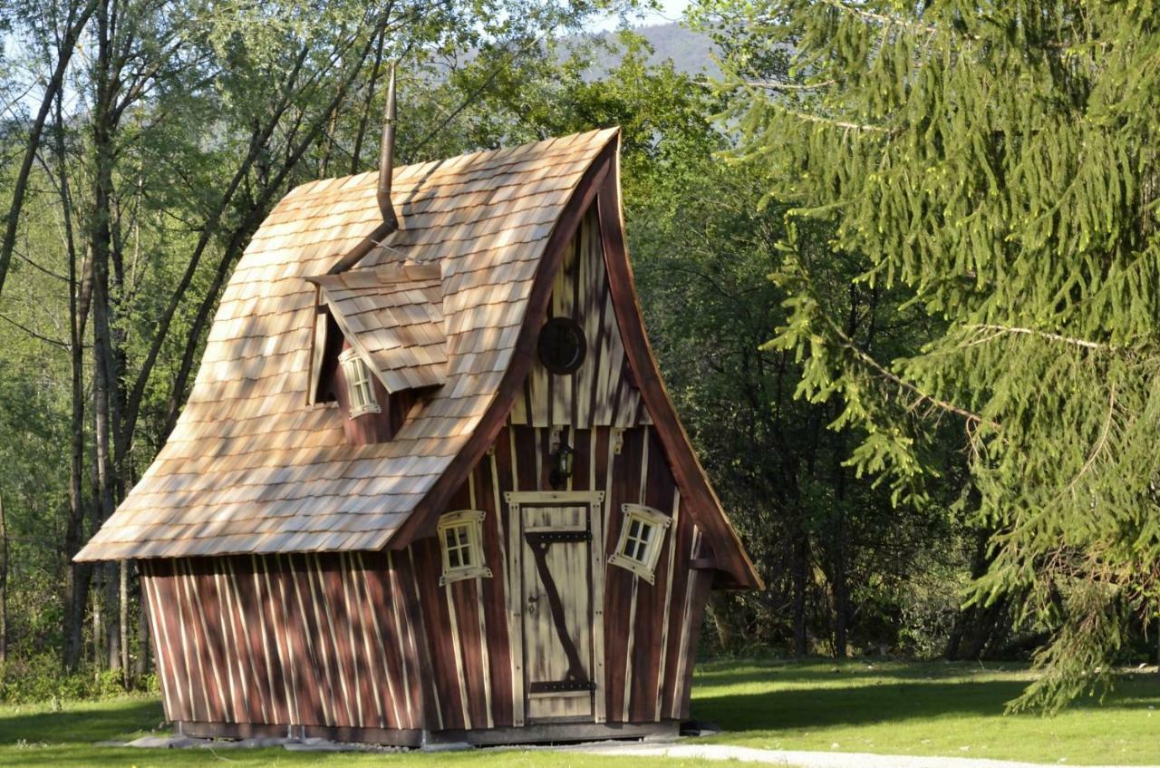 Les Lodges Du Lac Saint-Alban-de-Montbel Exterior photo