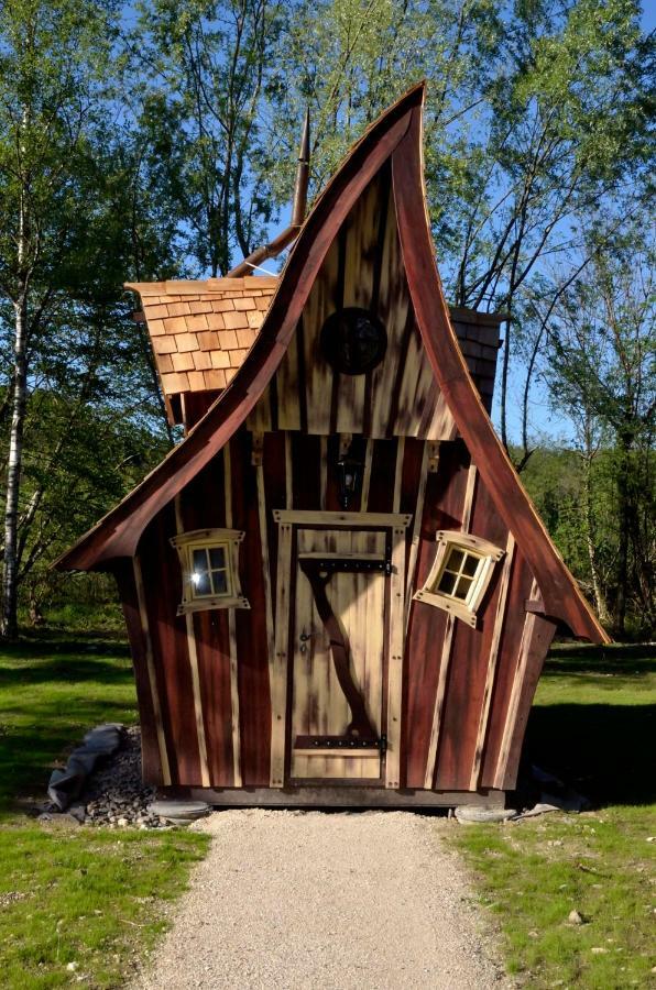 Les Lodges Du Lac Saint-Alban-de-Montbel Exterior photo