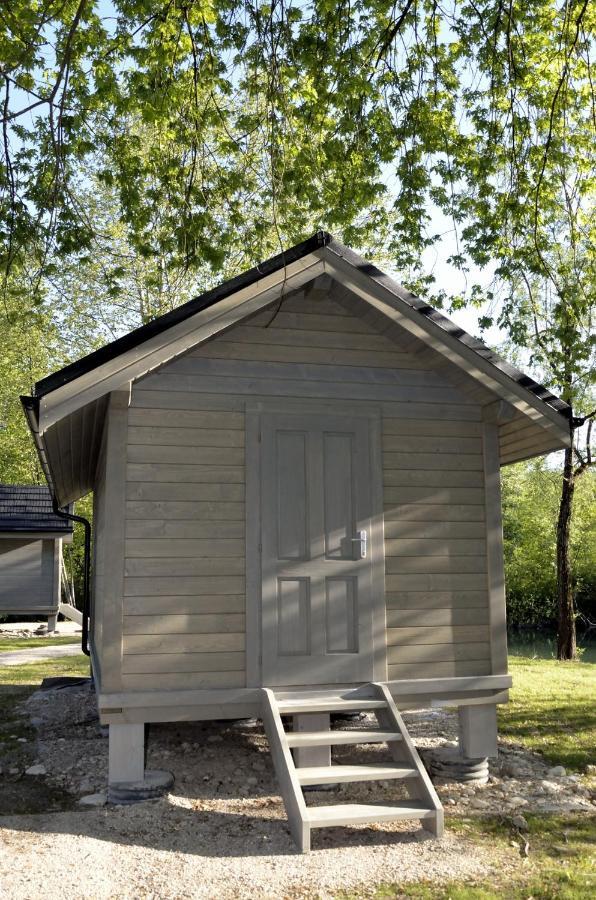 Les Lodges Du Lac Saint-Alban-de-Montbel Exterior photo