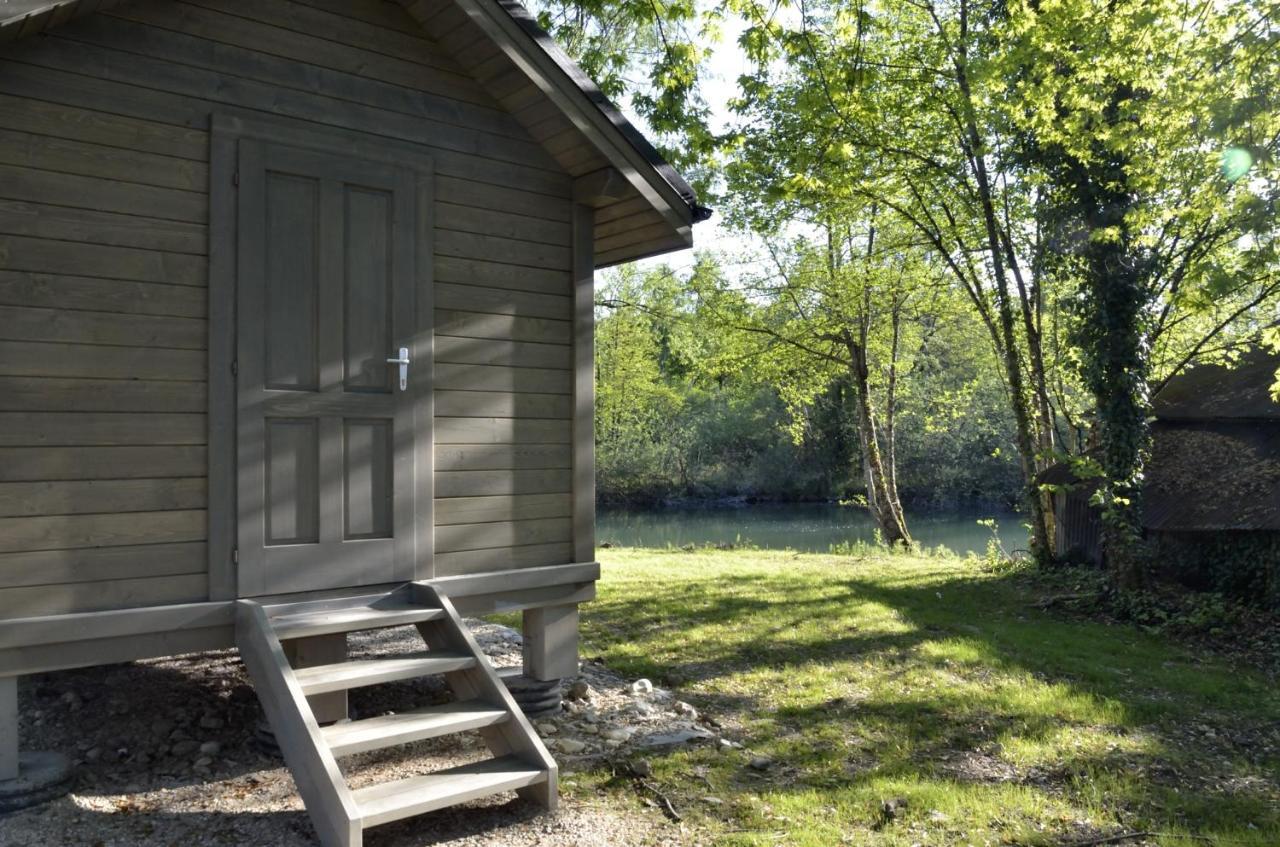 Les Lodges Du Lac Saint-Alban-de-Montbel Exterior photo