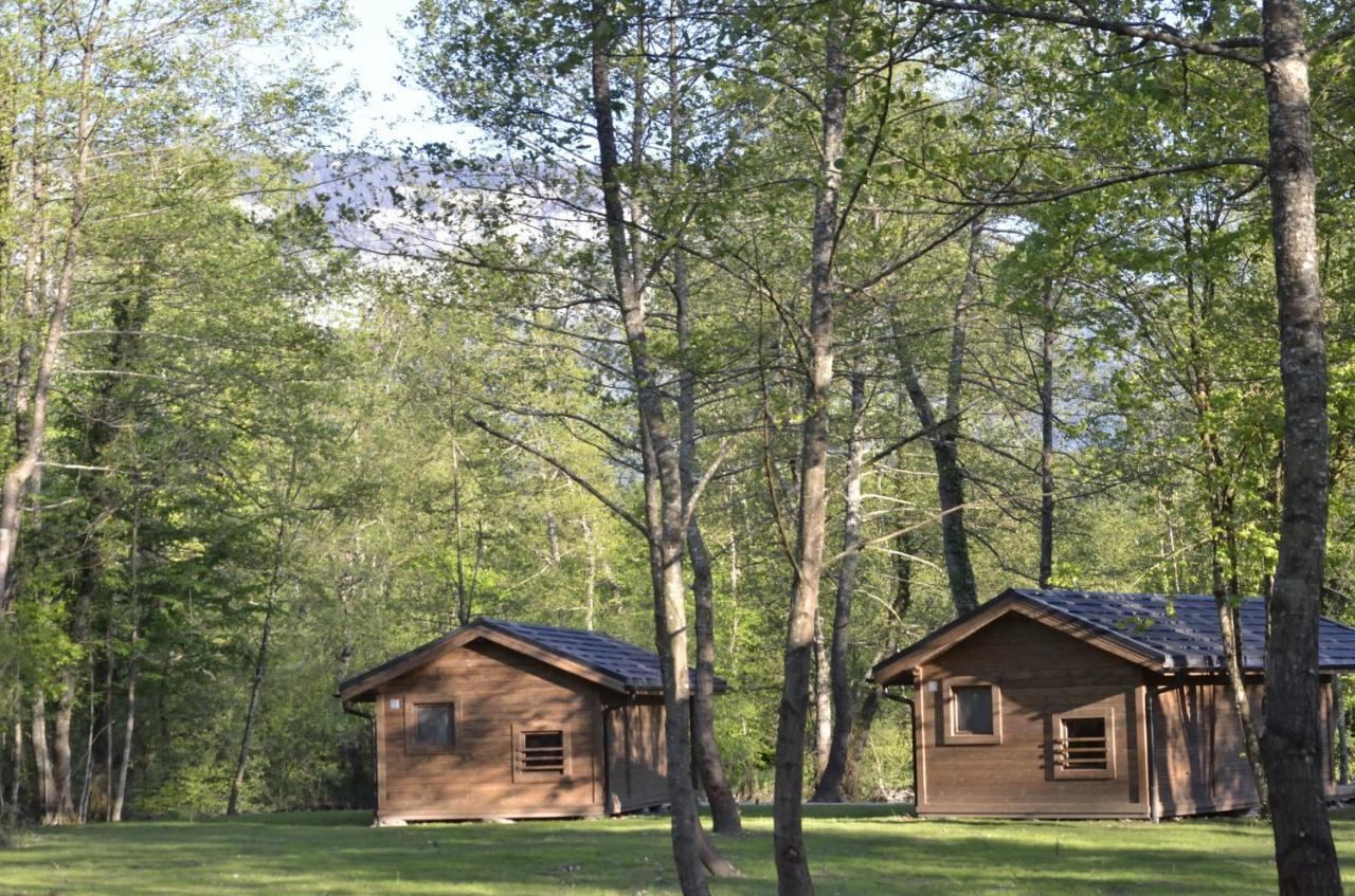 Les Lodges Du Lac Saint-Alban-de-Montbel Exterior photo