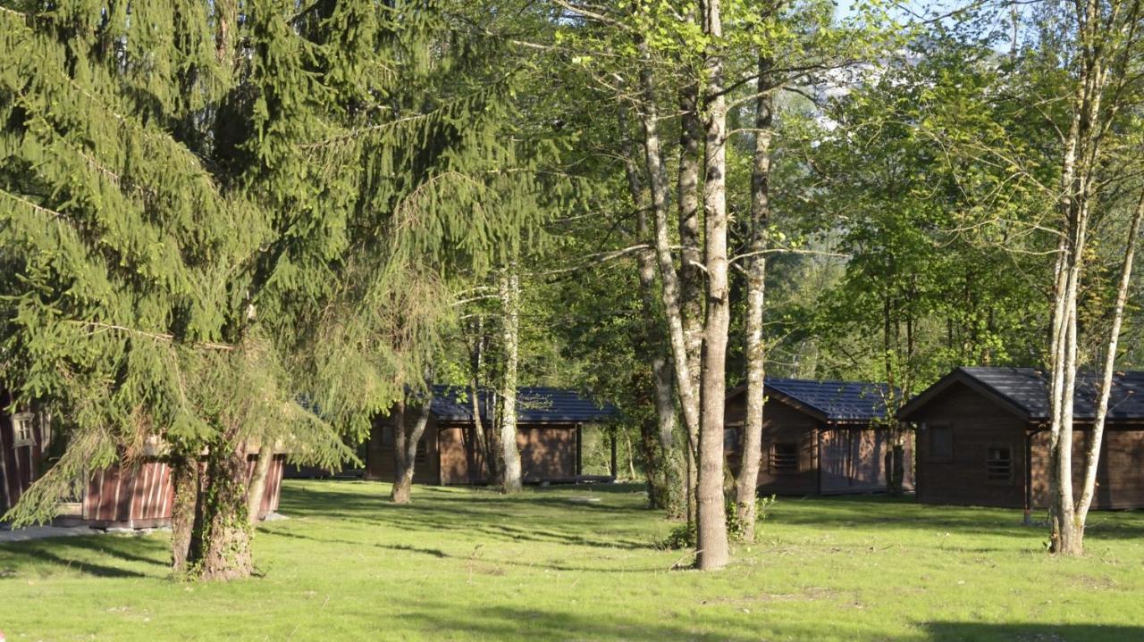 Les Lodges Du Lac Saint-Alban-de-Montbel Exterior photo
