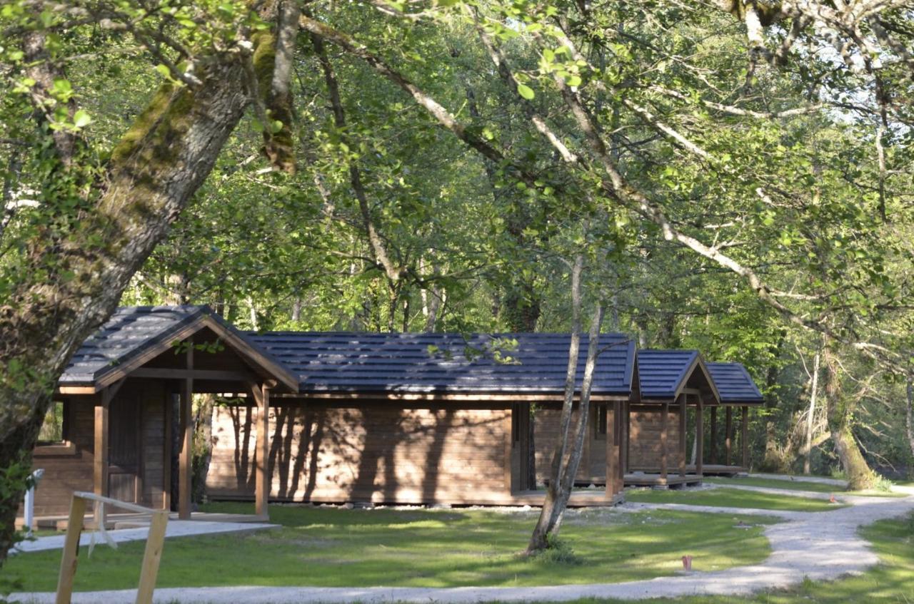 Les Lodges Du Lac Saint-Alban-de-Montbel Exterior photo